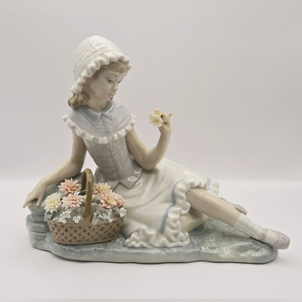 Lladró Spring Girl with Flowers 4907 Retired Porcelain Figurine Spain